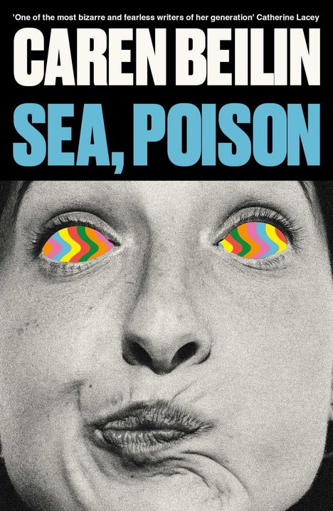 "Caren Beilin, Sea, Poison" steht in großen Buchstaben. Das Gesicht einer Person hat bunt gemusterte Augen.