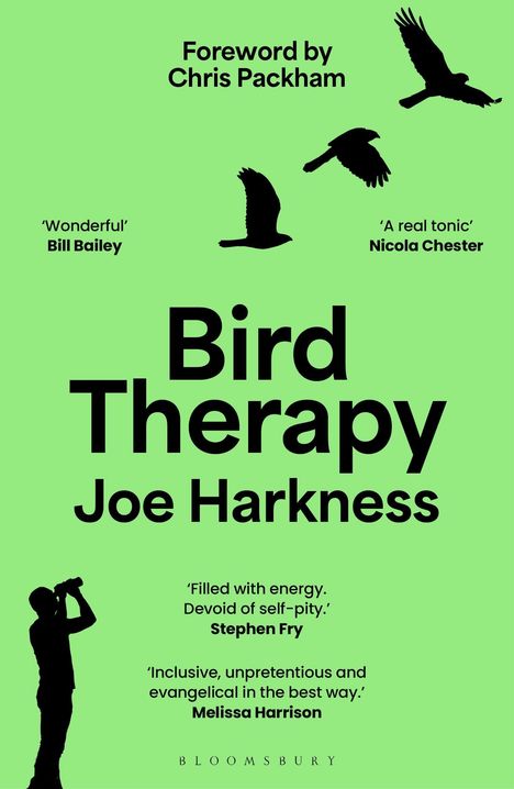 "Bird Therapy" von Joe Harkness, mit Vorwort von Chris Packham. Silhouetten von fliegenden Vögeln und einer Person mit Fernglas.