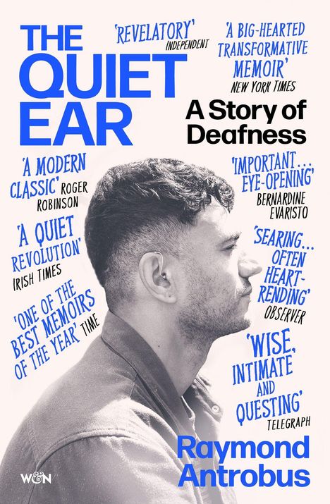 Buchtitel: "The Quiet Ear: A Story of Deafness" von Raymond Antrobus. Zitate loben das Buch als beeindruckend und berührend. Profil eines Mannes.
