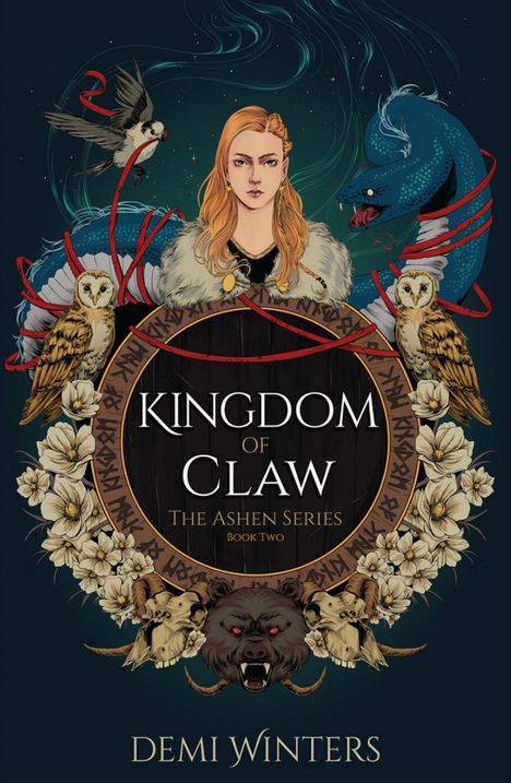 "Kingdom of Claw: The Ashen Series Book Two" von Demi Winters. Eine Illustration einer Frau mit Tieren und Symbolen umgeben.