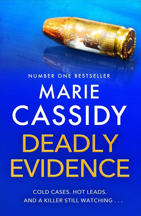 Text: Bestseller, Marie Cassidy, Deadly Evidence, Cold cases. Hot leads. Killer watching. 
Hintergrund: goldene Kugel auf blauem Grund.