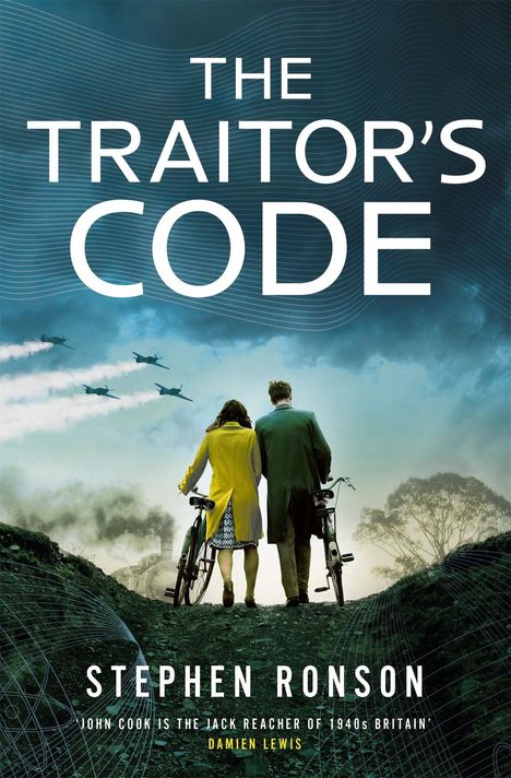 "The Traitor's Code" von Stephen Ronson. Ein Mann und eine Frau mit Fahrrädern schauen in die Ferne, Flugzeuge oben.