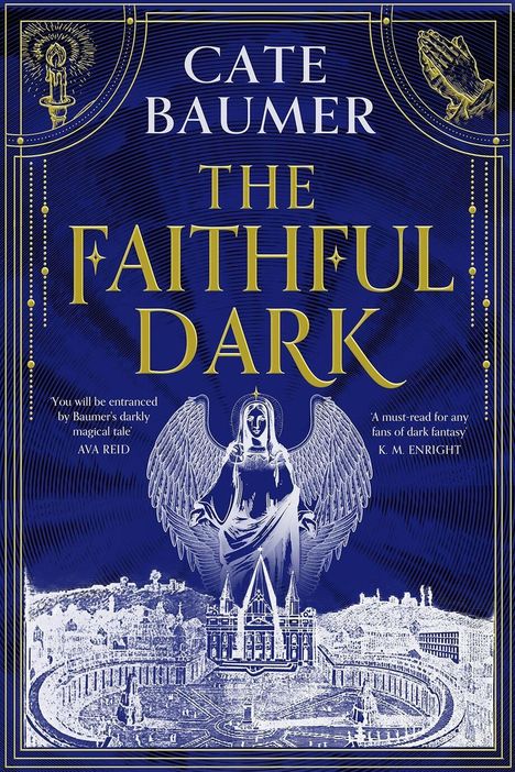 „CATE BAUMER: THE FAITHFUL DARK“. Eine Engelsfigur mit Flügeln über einer Stadtansicht in Blau und Gold.