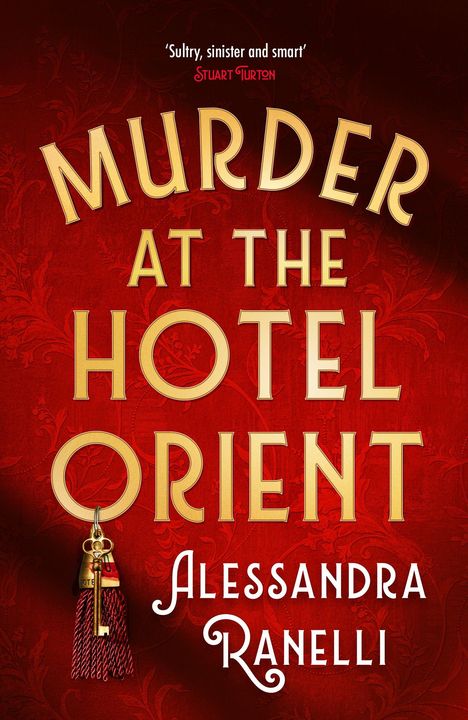„Murder at the Hotel Orient“, Alessandra Ranelli. Goldene Schrift auf rotem Hintergrund mit floralen Mustern.