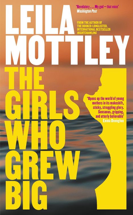 „LEILA MOTTLEY THE GIRLS WHO GREW BIG“, vor Sonnenuntergang auf Wasser, gelbe Silhouette mit Zitat von Emma Donoghue.