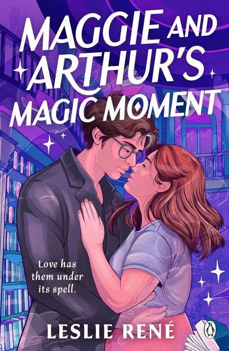„Maggie and Arthur's Magic Moment“. Illustration: Ein Paar in inniger Umarmung vor Bücherregalen.