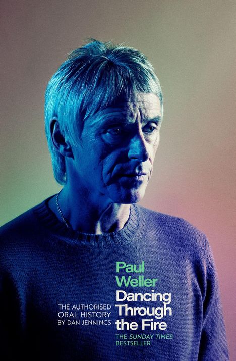 Titel: "Paul Weller: Dancing Through the Fire" von Dan Jennings. Ein Mann im Profil mit blauem Licht beleuchtet.