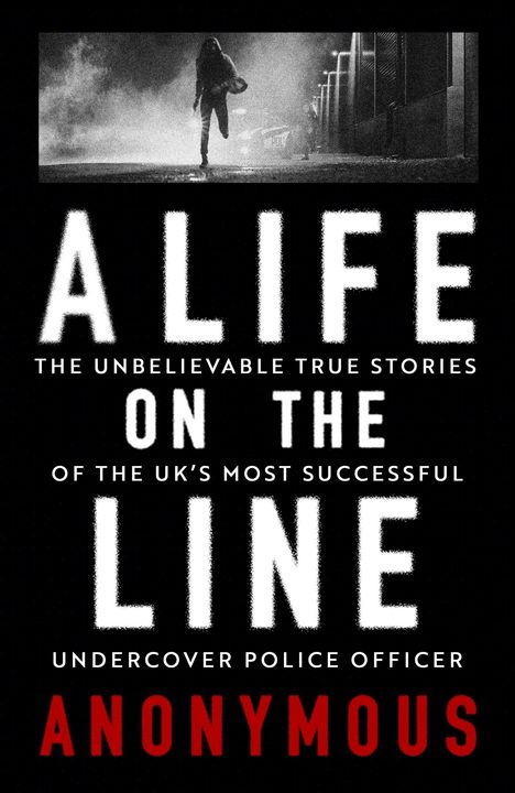 Titel: "A Life on the Line" von Anonymous, über britischen verdeckten Polizeieinsatz. Bild: Person läuft nachts, viel Nebel.