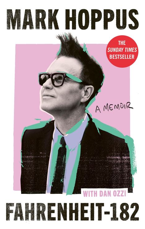 "MARK HOPPUS, A MEMOIR, WITH DAN OZZI, FAHRENHEIT-182" steht vor rosa Hintergrund. Mann mit Sonnenbrille.