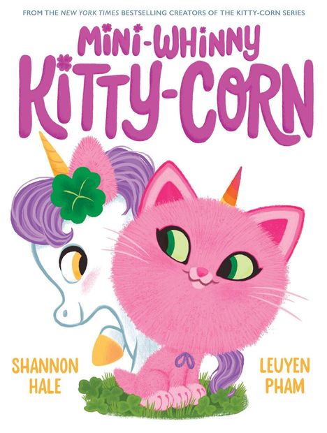 "Mini-Whinny Kitty-Corn." Illustration: Ein rosa Plüschkatzen-Einhorn und ein weißes Einhorn mit lila Mähne in Gras.