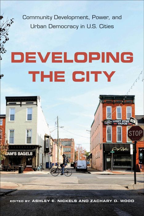 "Developing the City", darunter eine Straßenszene mit Gebäuden, Schildern und einem Radfahrer.