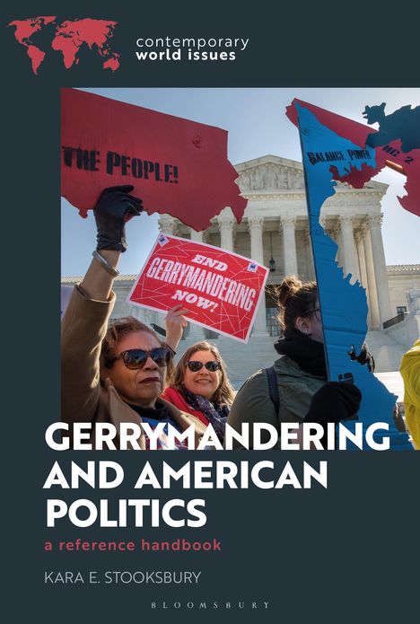 Titel: "Gerrymandering and American Politics". Demonstranten vor einem Gebäude halten Schilder mit politischen Botschaften hoch.