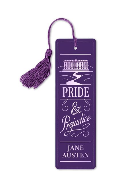Buchzeichen mit "PRIDE & Prejudice" und "JANE AUSTEN" in Weiß auf Lila, verziert mit einem Quastenband.