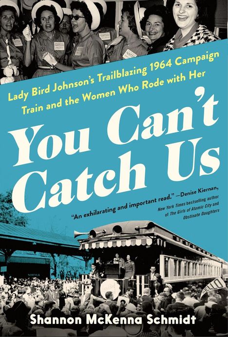 „You Can’t Catch Us“ steht in großer Schrift. Eine historische Szene mit Lady Bird Johnson und anderen Frauen.