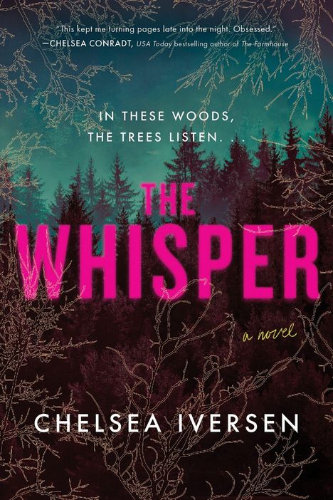 Text: "IN THESE WOODS, THE TREES LISTEN. THE WHISPER. a novel. CHELSEA IVERSEN." Silhouetten von Bäumen, Äste im Vordergrund.