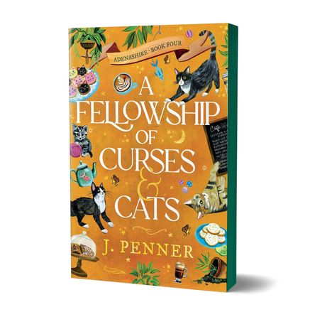 Titel: "A Fellowship of Curses & Cats", Buch von J. Penner, vierter Teil der Adenashire-Reihe. Katzen und Dekor auf orangefarbenem Hintergrund.
