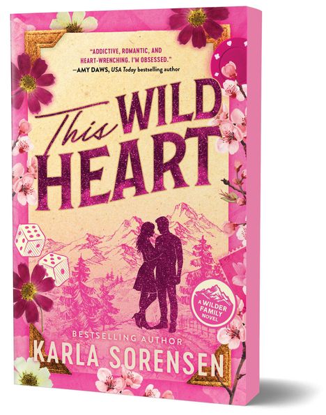"This Wild Heart" von Karla Sorensen; Zitat von Amy Daws. Cover in Rosa, mit Paar und Berge. Blumen und Würfel als Dekoration.
