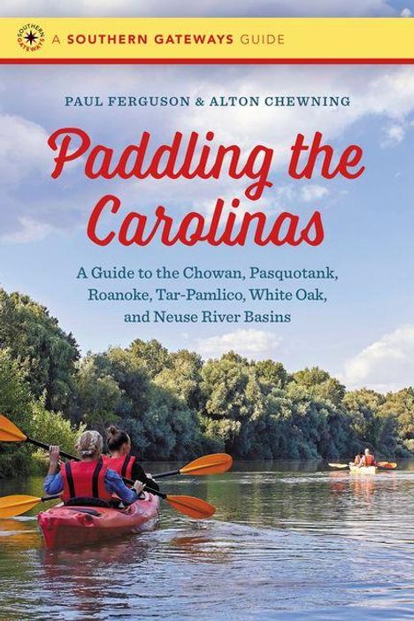 „Paddling the Carolinas“ von Paul Ferguson & Alton Chewning. Menschen in Kajaks auf einem Fluss, umgeben von Bäumen.