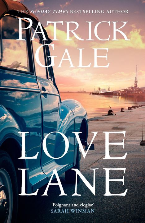 Text: "The Sunday Times Bestselling Author Patrick Gale - Love Lane". Im Vordergrund ein blauer Oldtimer, im Hintergrund ein Hafen.