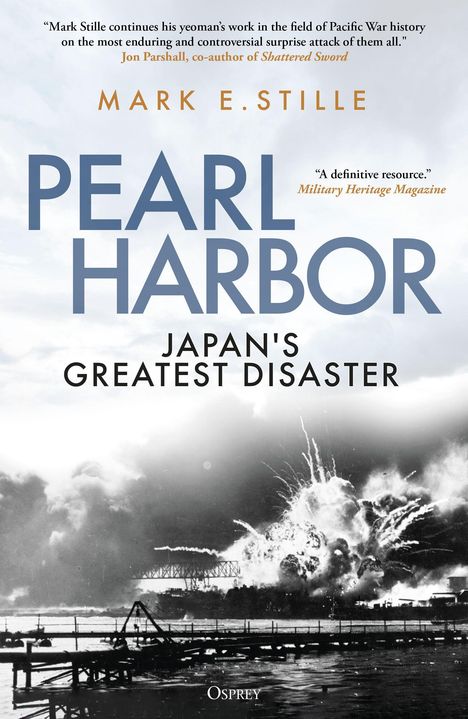 "PEARL HARBOR: JAPAN'S GREATEST DISASTER" von Mark E. Stille. Darunter ein historisches Foto einer Explosion auf einem Hafen.