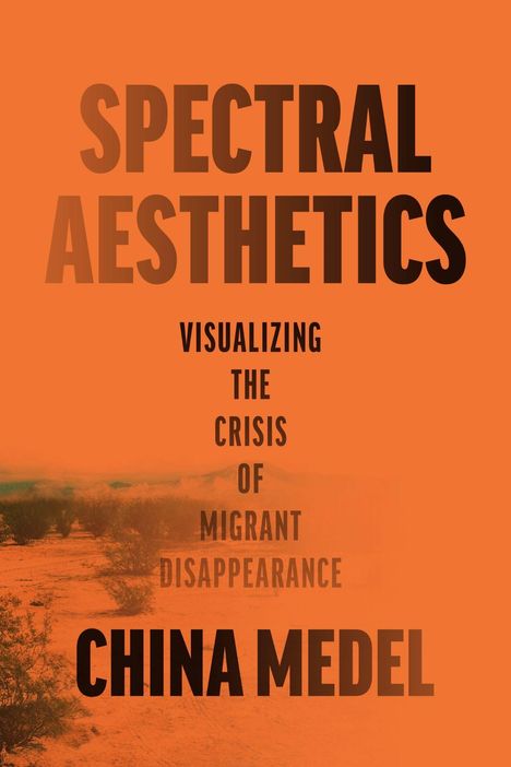 Text: "Spectral Aesthetics, Visualizing the Crisis of Migrant Disappearance, China Medel." Hintergrund in Orange mit Wüstenmotiv.
