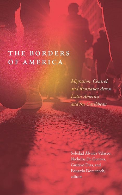 "The Borders of America" - Buchcover mit Menschen, die in warme, rötliche Töne gehüllt sind, und Text über Migration.