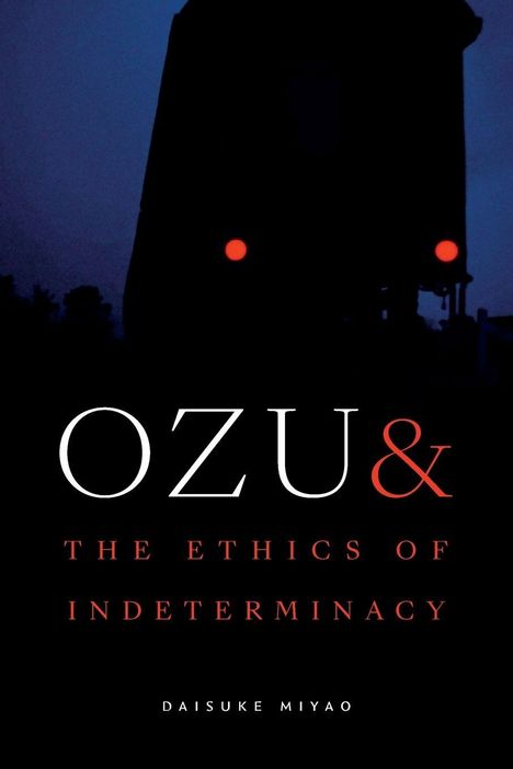 „OZU & THE ETHICS OF INDETERMINACY“ von Daisuke Miyao. Dunkle Silhouette eines Zuges mit roten Lichtern.