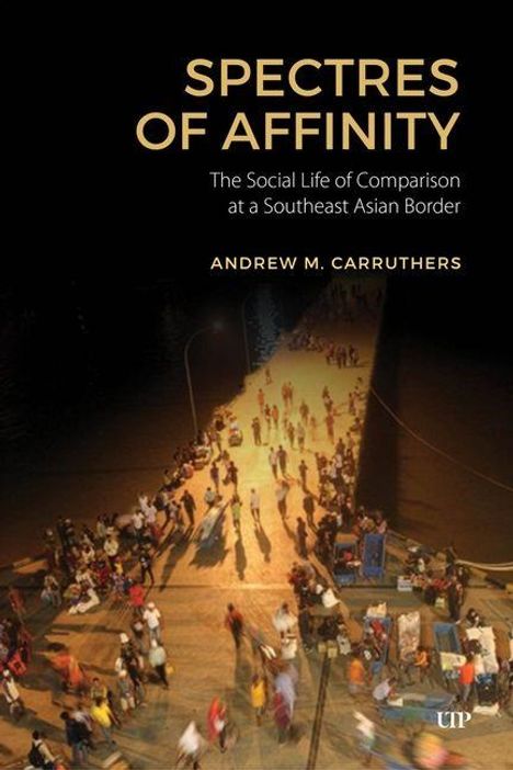 "Spectres of Affinity: The Social Life of Comparison at a Southeast Asian Border" von Andrew M. Carruthers. Menschen auf einer Brücke.