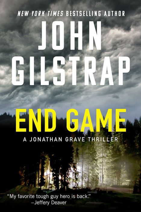 JOHN GILSTRAP, END GAME, A JONATHAN GRAVE THRILLER. Wetterwolken über einem bewaldeten, dunklen Gelände.