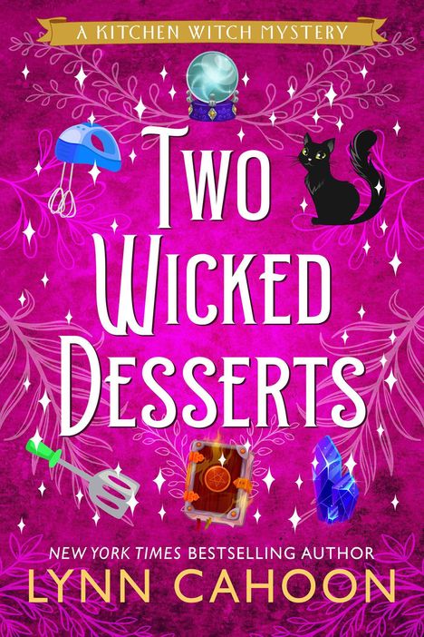 „A Kitchen Witch Mystery: Two Wicked Desserts“ von Lynn Cahoon. Magische Symbole, kätzchenartig, violetter Hintergrund.
