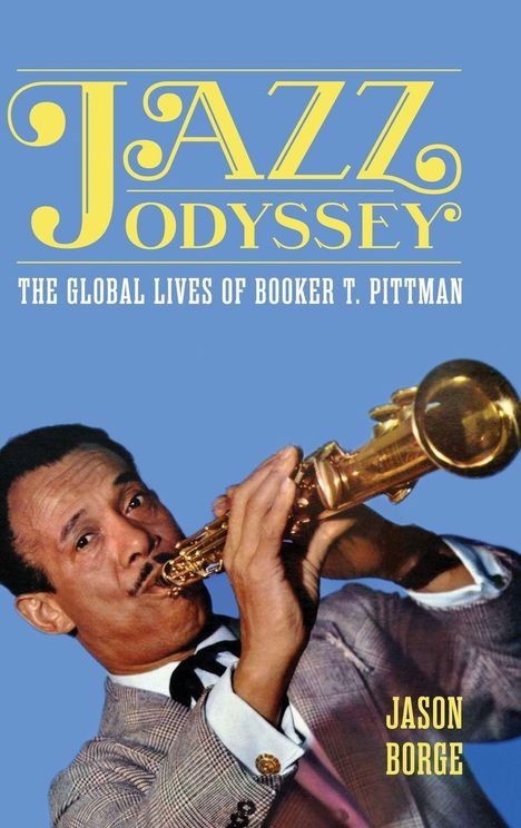 "JAZZ ODYSSEY: The Global Lives of Booker T. Pittman", blauer Hintergrund, Mann mit Saxophon.