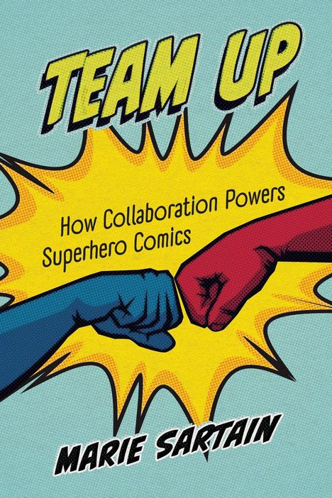 „TEAM UP. How Collaboration Powers Superhero Comics.“ Zwei Fäuste, eine blau, eine rot, stoßen zusammen. Comic-Stil.
