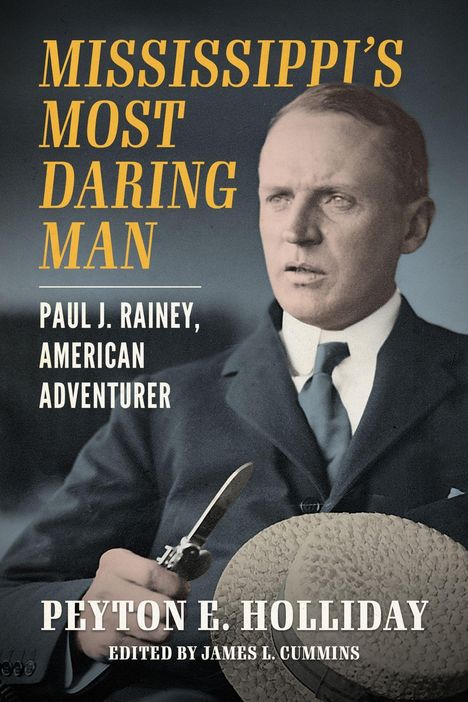 "MISSISSIPPI'S MOST DARING MAN," Paul J. Rainey, amerikanischer Abenteurer. Peyten E. Holliday, bearbeitet von James L. Cummins.  
Ein Mann im Anzug hält ein Messer und einen Strohhut.