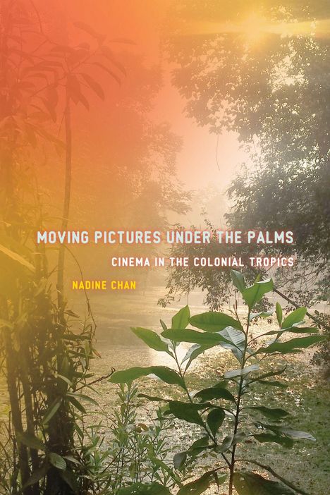 "Moving Pictures Under the Palms: Cinema in the Colonial Tropics" von Nadine Chan. Ein tropischer Wald bei Sonnenaufgang.