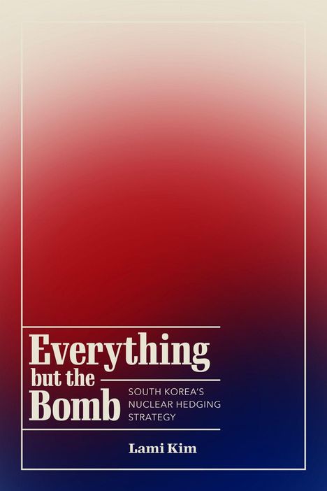 Text: "Everything but the Bomb - South Korea’s Nuclear Hedging Strategy - Lami Kim."  
Background mit Farbverlauf: Beige zu Blau.