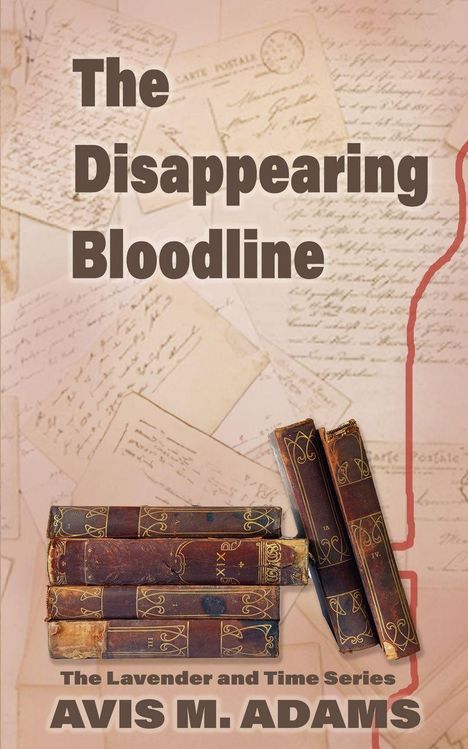 „The Disappearing Bloodline“, „The Lavender and Time Series“, „Avis M. Adams“. Alte Bücher vor handgeschriebenen Briefen.