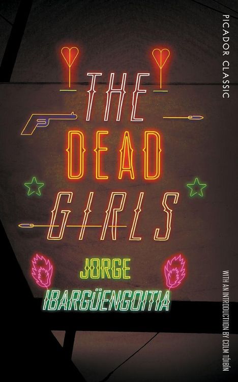 "THE DEAD GIRLS" in Neonoptik, darüber zwei Herzsymbole, unten Schusswaffe und Sterne, Name: Jorge Ibargüengoitia.