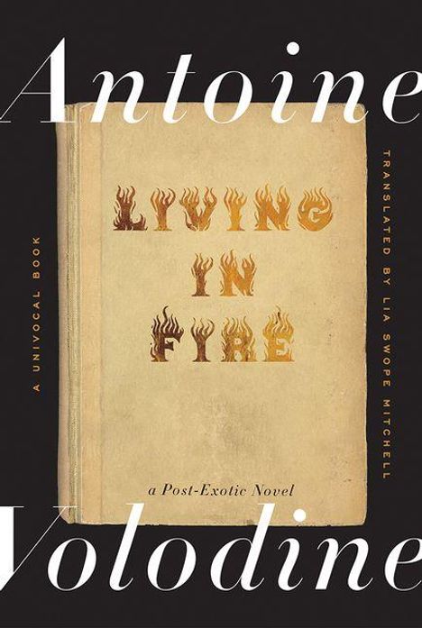 Text: "Living in Fire", "a Post-Exotic Novel", "A Univocal Book". Eine stilvolle Buchabdeckung in Flammenmotiven.