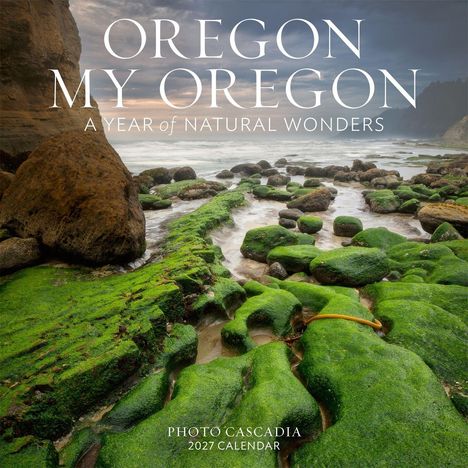 Schriftzug: "OREGON MY OREGON A YEAR of NATURAL WONDERS PHOTO CASCADIA 2027 CALENDAR". Küstenlandschaft mit grünen Felsen.