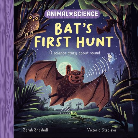 „Animal Science: Bat's First Hunt“. Illustration einer Fledermaus im Flug, Eule im Baum, Vollmond im Hintergrund.
