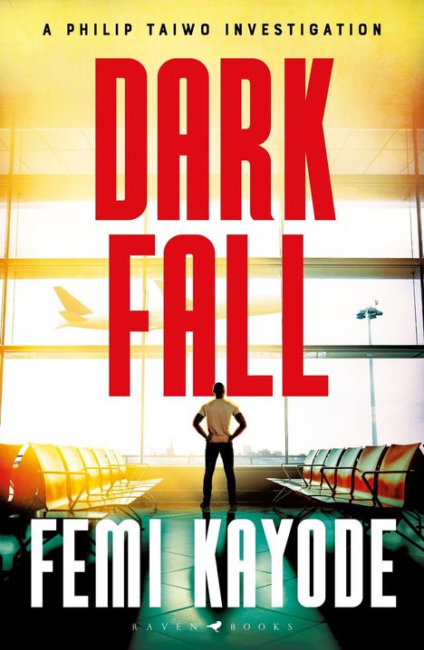 Titel: "DARK FALL", Autor: "Femi Kayode", Szene: Person steht mit Händen an der Hüfte in einem Flughafen mit Flugzeug im Hintergrund.