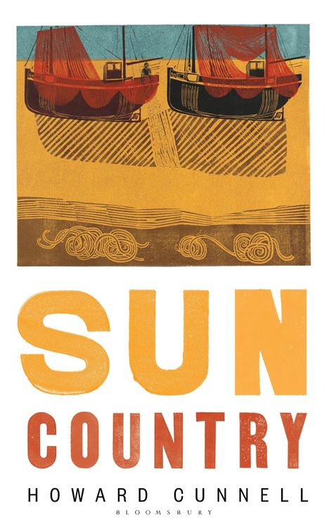 Text: "SUN COUNTRY" groß in Gelb und Orange. Darunter "Howard Cunnell". Grafik von Fischerbooten auf sandigem Grund.