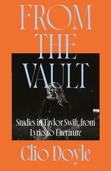Text: "FROM THE VAULT", "Studies in Taylor Swift from Lyrics to Literature", "Clio Doyle". Schwarzes Foto, Frau mit Gitarre.