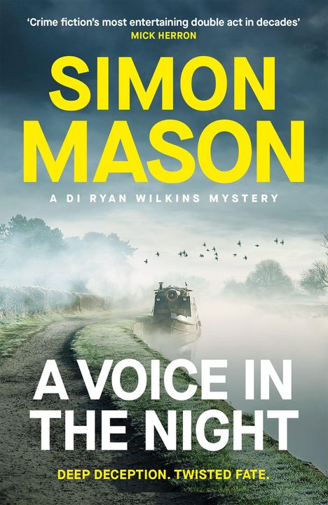 „A Voice in the Night“, „Simon Mason“, „A DI Ryan Wilkins Mystery“. Nebliger Kanalweg mit Boot und Vögeln.