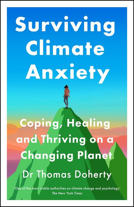 "Surviving Climate Anxiety" Cover mit einem Menschen auf einem grünen Berg vor einem farbenfrohen Himmel.
