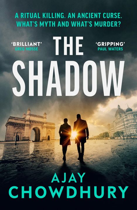 "A ritual killing. An ancient curse. What's myth and what's murder?" Zwei Personen gehen zum Sonnenuntergang am Gateway of India.