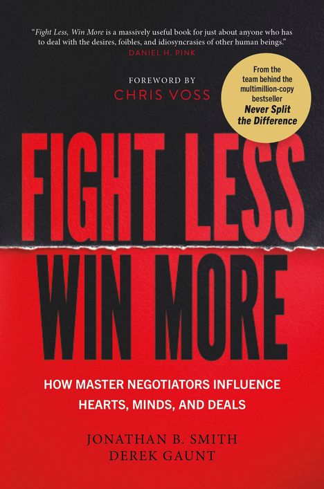 Vorderseite eines Buches mit rotem und schwarzem Design: "FIGHT LESS WIN MORE" von Jonathan B. Smith und Derek Gaunt.