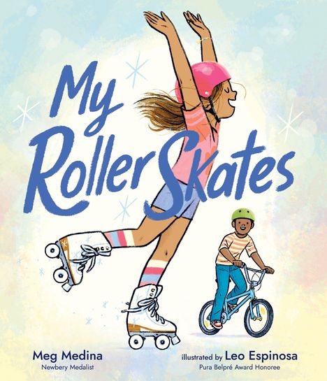 "My Roller Skates" steht in großen blauen Buchstaben. Ein Mädchen im rosa Helm rollt mit Inlineskates, ein Junge fährt Fahrrad.
