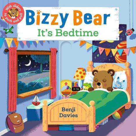 „Bizzy Bear It’s Bedtime“ steht über einem schlafenden Bären in einem gemütlichen, farbenfrohen Kinderzimmer.