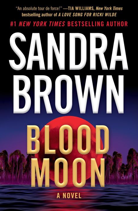 Text: "SANDRA BROWN BLOOD MOON A NOVEL" in großen Buchstaben. Hintergrund: Roter Mond über einem dunklen See.